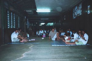 Sarawak, Borneo (Longhouse N Sut, en la veranda)