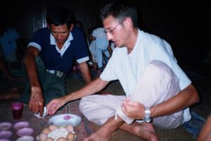 Sarawak, Borneo (Longhouse N Sut, ofrenda a los dioses)