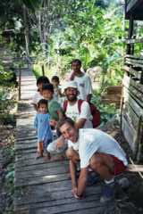 Sarawak, Borneo (Nios de Longhouse N Sut)